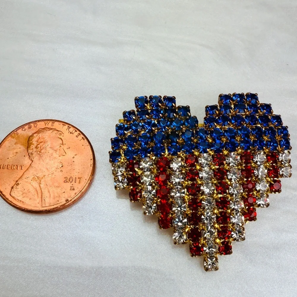 Vintage goldtone, red white and blue American flag heart Brooch